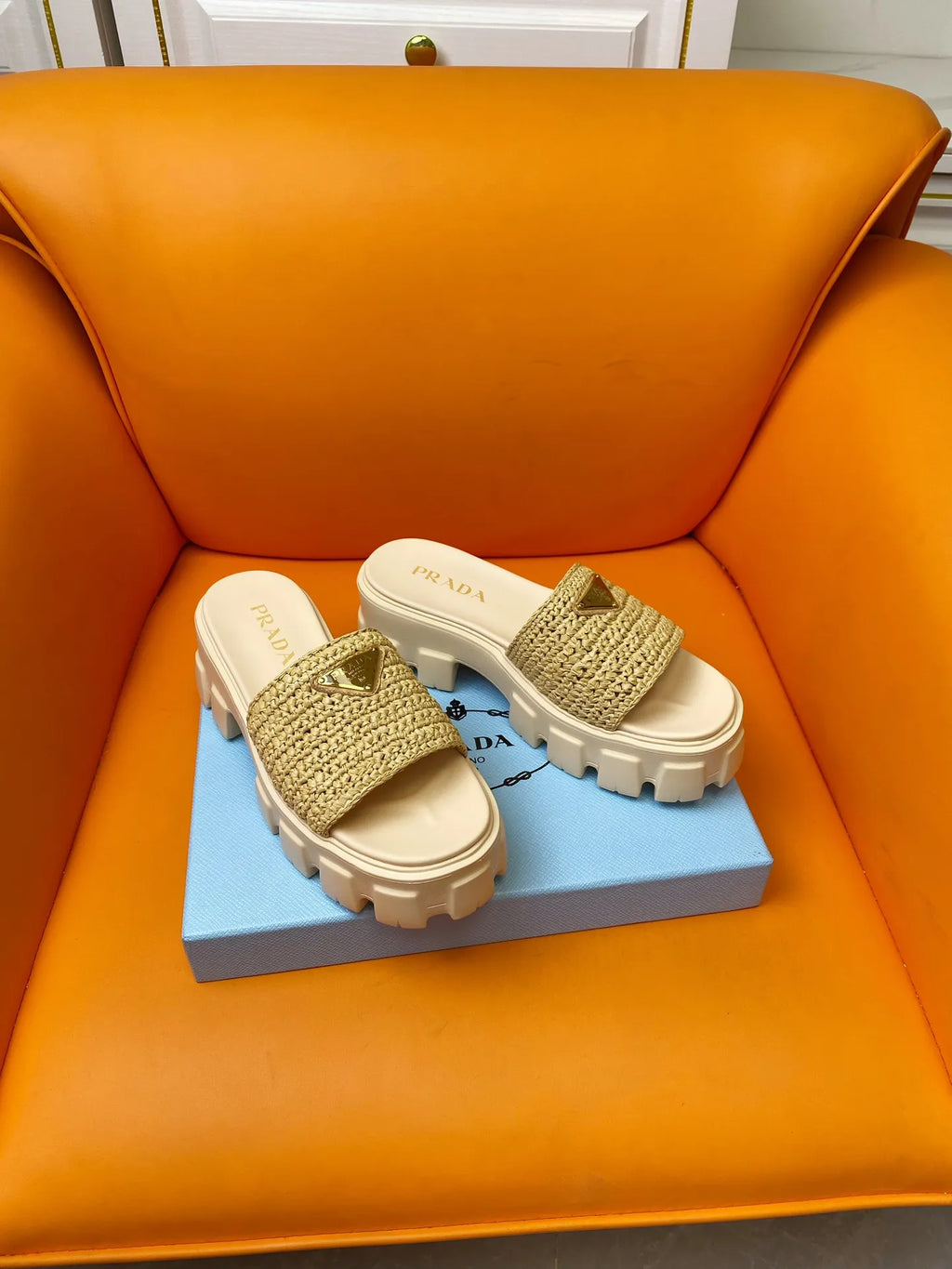 Women Slippers R944642