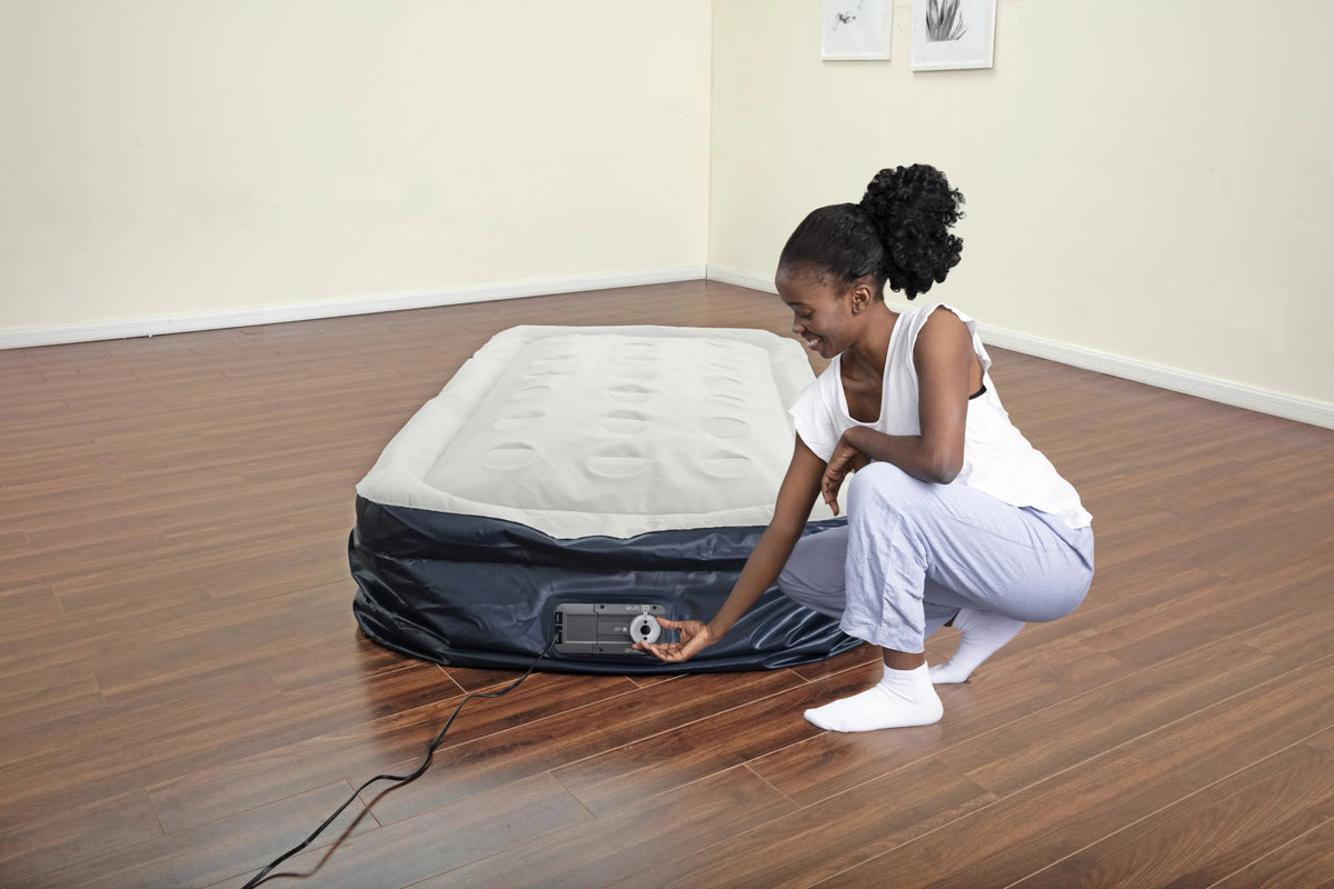 18" Twin Air Mattress with Built-in Pump W433