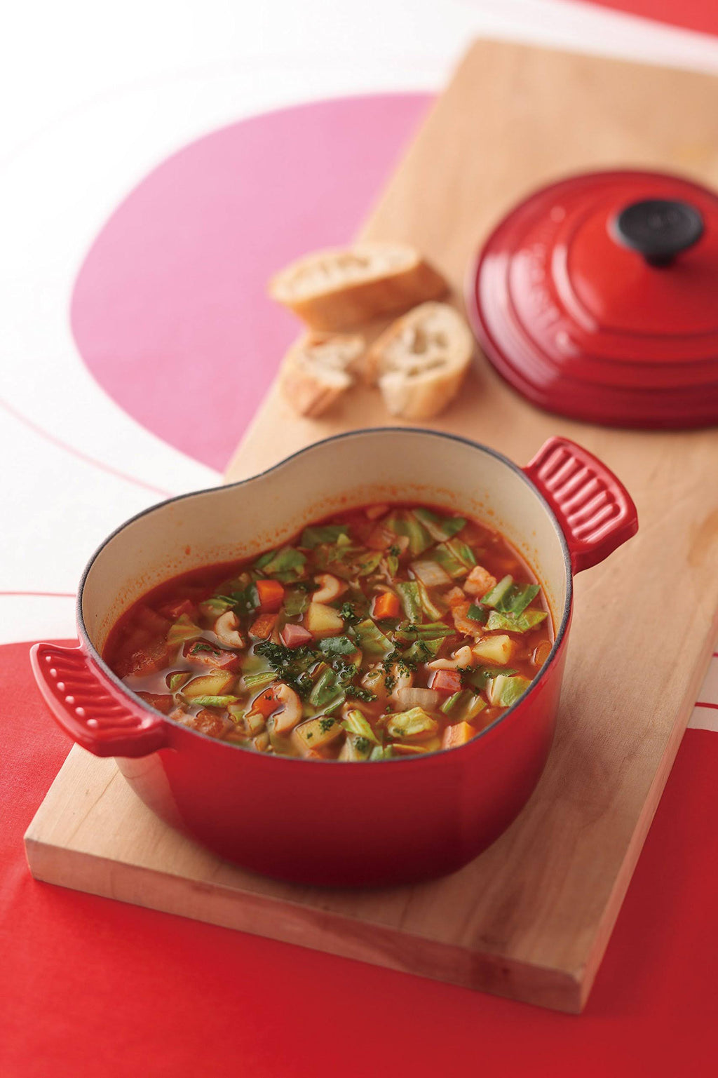 Enameled Cast-Iron 2-Quart Heart Casserole Red Z66543