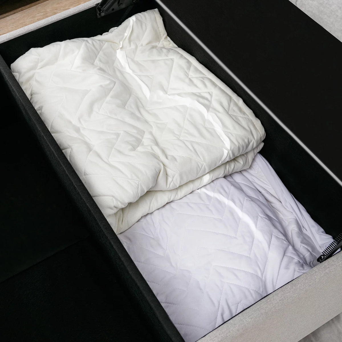 Square Storage Ottoman with Lift Top N555